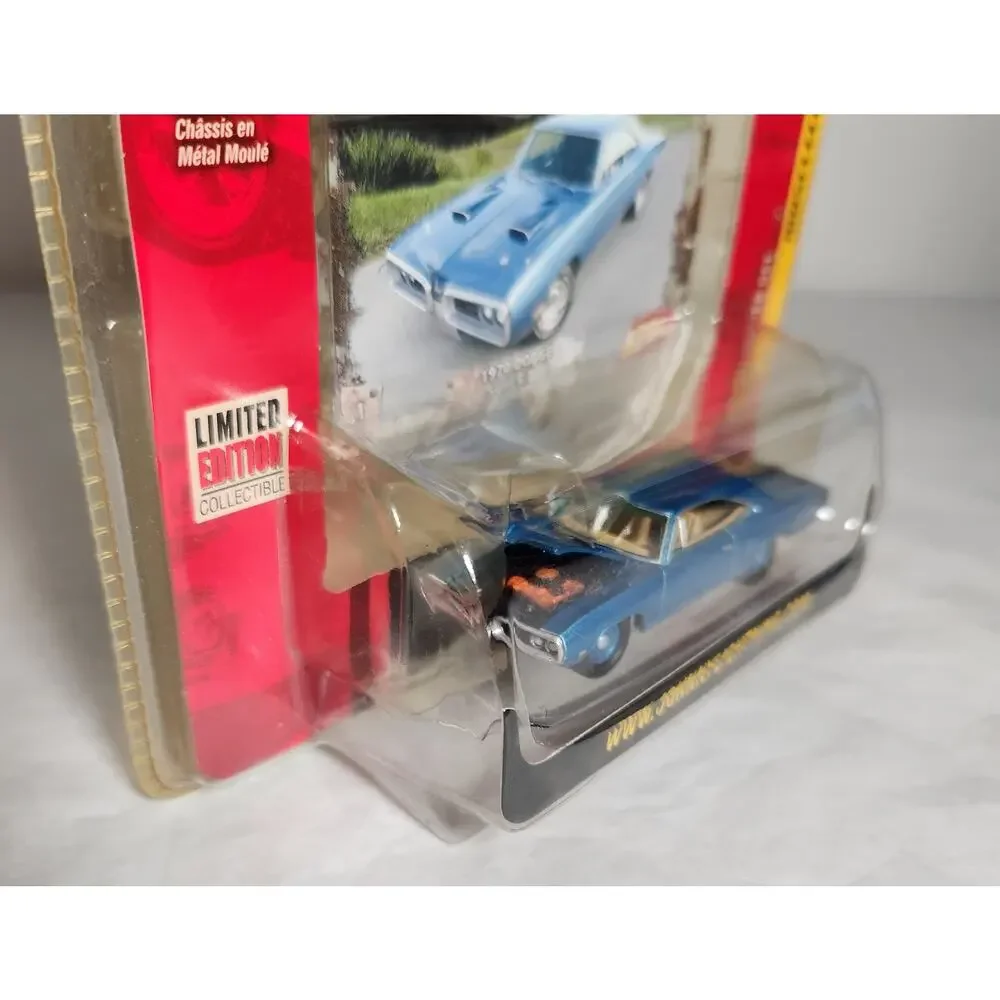Johnny Lightning '70 Dodge Super Bee R14 Limited Edition With Blue Wheels New